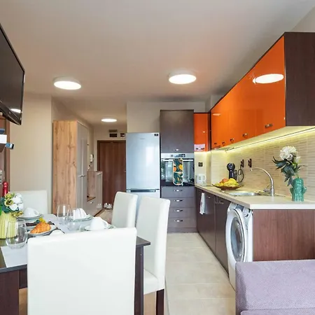 Seven 4 U Apartment